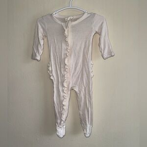 Spearmint Love 2-Way Ruffle Zip Footie in Cream Off White Size  Newborn $32